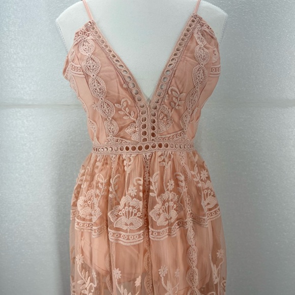 NWOT LACED CROCHET DRESS SIZE M - Picture 5 of 16